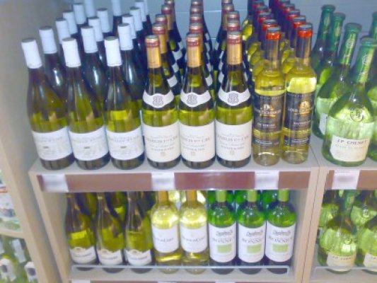 Cercetat după ce a furat o sticlă cu alcool